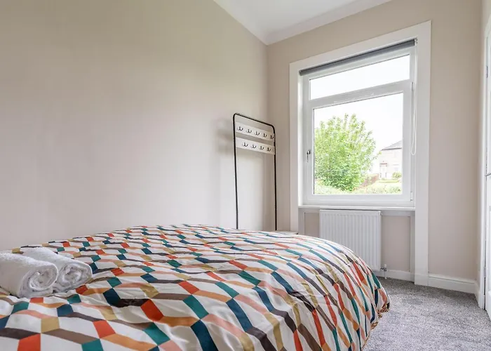 4 Bedrooms Homely House - Sleeps 6 Comfortably With 6 Double Beds,glasgow, Free Street Parking, Business Travellers, Contractors, & Holiday-goers, Near Major Transport Links In & Centre, Perfect For Common Wealth Games 2026 公寓