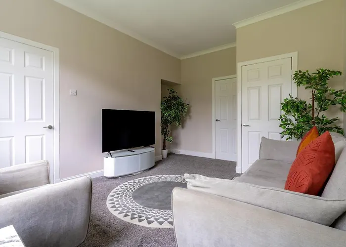 Appartamento 4 Bedrooms Homely House - Sleeps 6 Comfortably With 6 Double Beds,glasgow, Free Street Parking, Business Travellers, Contractors, & Holiday-goers, Near Major Transport Links In & Centre, Perfect For Common Wealth Games 2026 Glasgow
