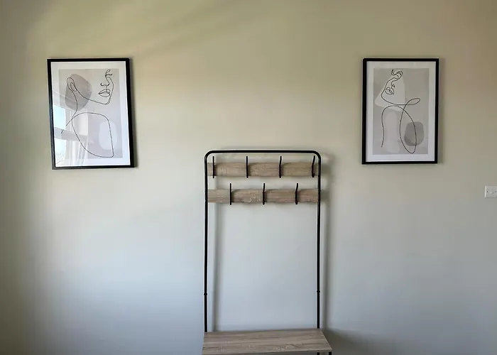 4 Bedrooms Homely House - Sleeps 6 Comfortably With 6 Double Beds,glasgow, Free Street Parking, Business Travellers, Contractors, & Holiday-goers, Near Major Transport Links In & Centre, Perfect For Common Wealth Games 2026 * Glasgow