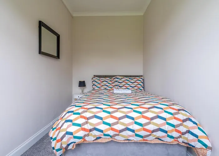 4 Bedrooms Homely House - Sleeps 6 Comfortably With 6 Double Beds,glasgow, Free Street Parking, Business Travellers, Contractors, & Holiday-goers, Near Major Transport Links In & Centre, Perfect For Common Wealth Games 2026 公寓 格拉斯哥