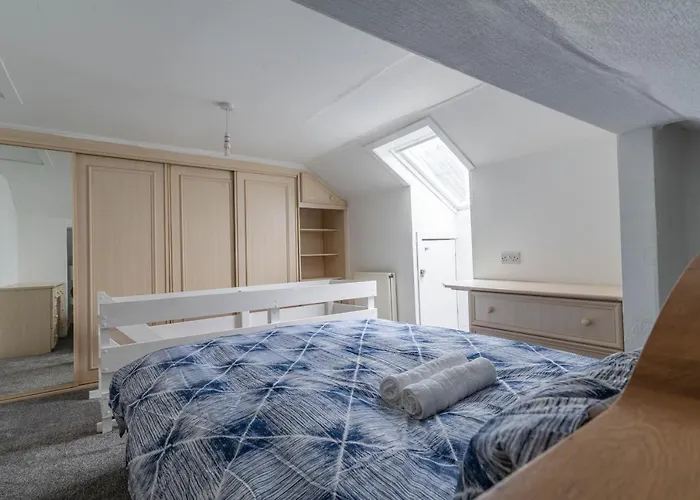 4 Bedrooms Homely House - Sleeps 6 Comfortably With 6 Double Beds,glasgow, Free Street Parking, Business Travellers, Contractors, & Holiday-goers, Near Major Transport Links In & Centre, Perfect For Common Wealth Games 2026 Appartamento
