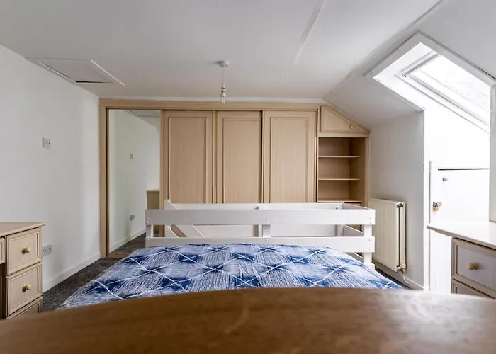4 Bedrooms Homely House - Sleeps 6 Comfortably With 6 Double Beds,glasgow, Free Street Parking, Business Travellers, Contractors, & Holiday-goers, Near Major Transport Links In & Centre, Perfect For Common Wealth Games 2026 Appartamento *