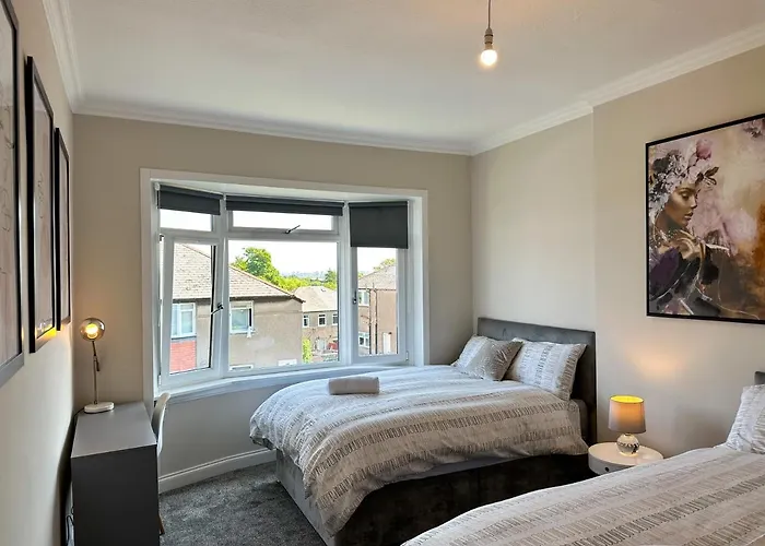 4 Bedrooms Homely House - Sleeps 6 Comfortably With 6 Double Beds,glasgow, Free Street Parking, Business Travellers, Contractors, & Holiday-goers, Near Major Transport Links In & Centre, Perfect For Common Wealth Games 2026 Apartament Glasgow