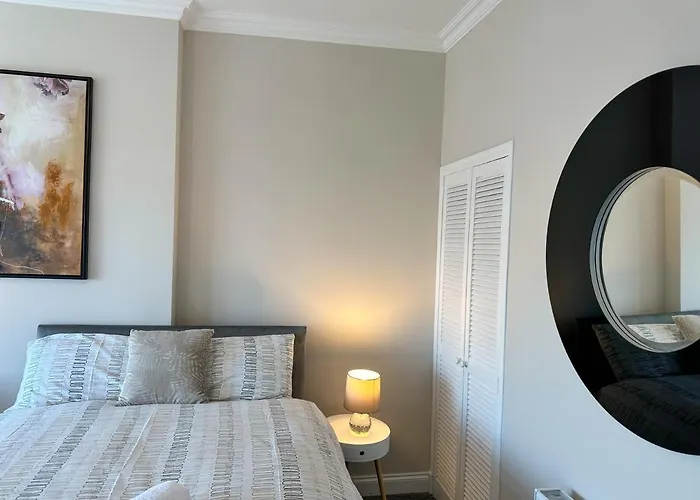 4 Bedrooms Homely House - Sleeps 6 Comfortably With 6 Double Beds,glasgow, Free Street Parking, Business Travellers, Contractors, & Holiday-goers, Near Major Transport Links In & Centre, Perfect For Common Wealth Games 2026 公寓 格拉斯哥