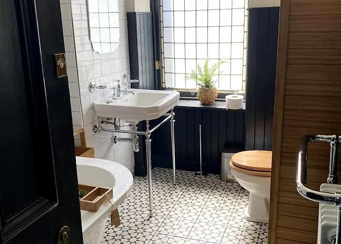 Stunning 3 Bedroom Victorian Near Pollok Country Park Διαμέρισμα