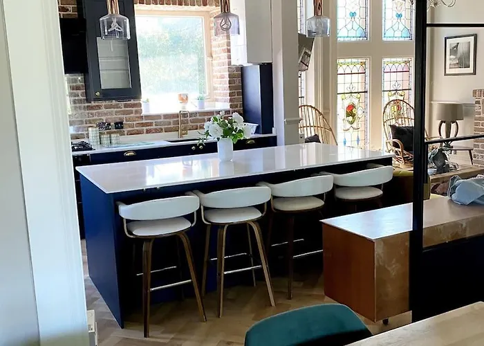 Stunning 3 Bedroom Victorian Near Pollok Country Park * Глазго