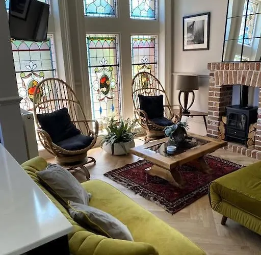 Stunning 3 Bedroom Victorian Near Pollok Country Park