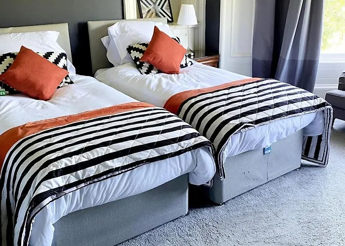 Stunning 3 Bedroom Victorian Near Pollok Country Park *