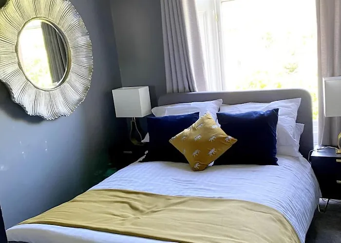 Διαμέρισμα Stunning 3 Bedroom Victorian Near Pollok Country Park