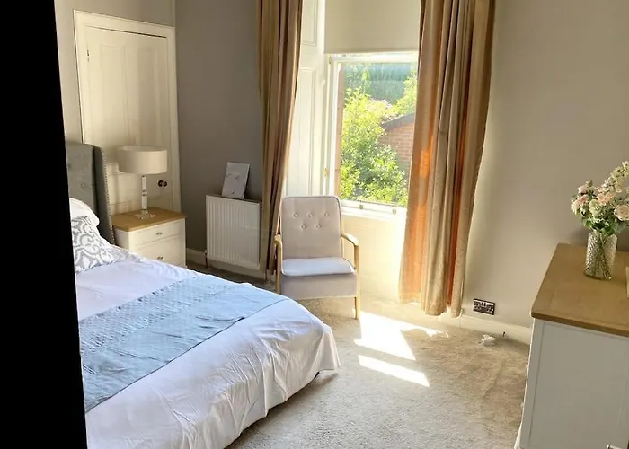 Stunning 3 Bedroom Victorian Near Pollok Country Park