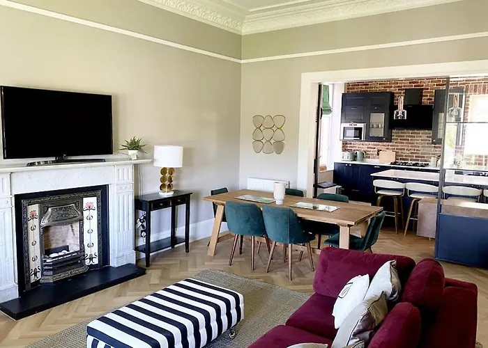 Stunning 3 Bedroom Victorian Near Pollok Country Park