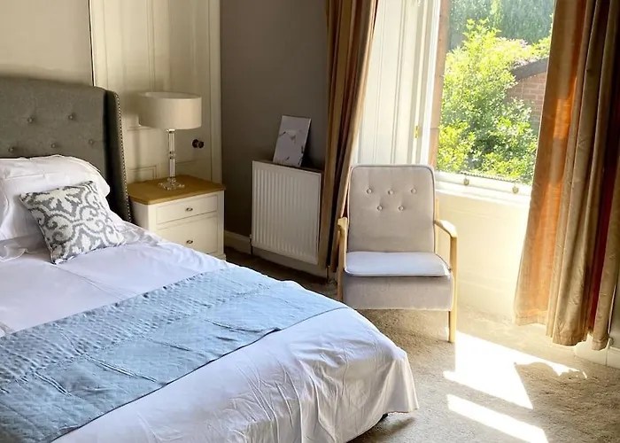 Stunning 3 Bedroom Victorian Near Pollok Country Park * Глазго