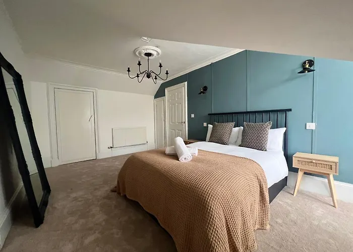 Spacious 3 Bedroom In - Free Parking *