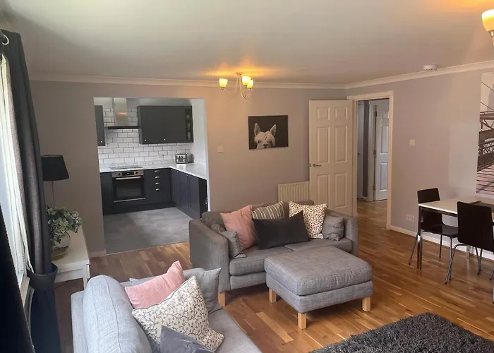 Flat Two, 212 Eaglesham Road, East Kilbride, * غلاسغو