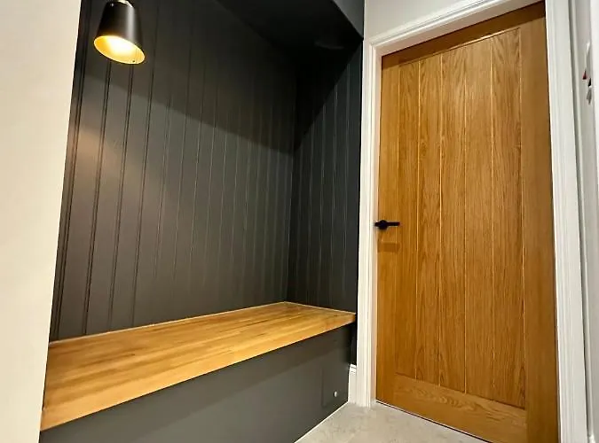 West End Tenement * グラスゴー