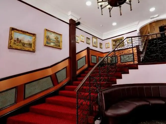 Hotel Alexander Thomson 3*