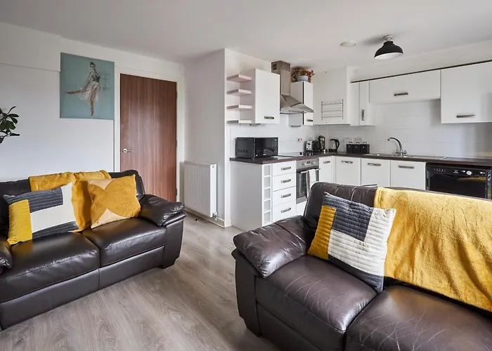 Host & - London Avenue