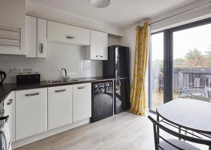 Apartment Host & - London Avenue