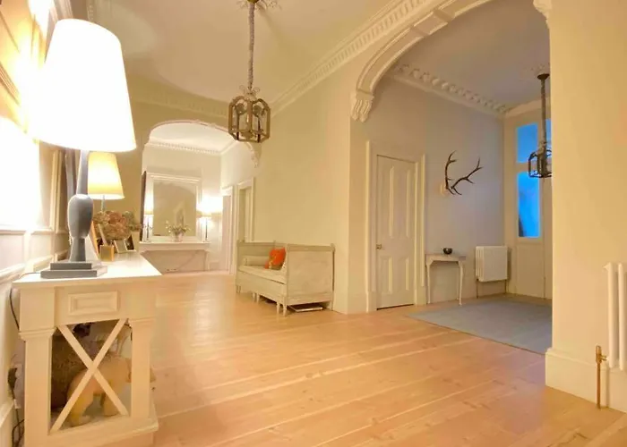 Apartment Of Joy - 3 Bedroom With Private Garden *