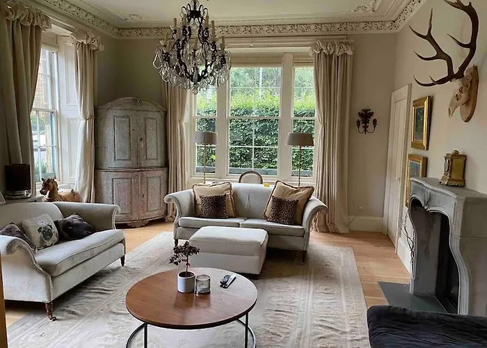 Of Joy - 3 Bedroom With Private Garden Apartment *