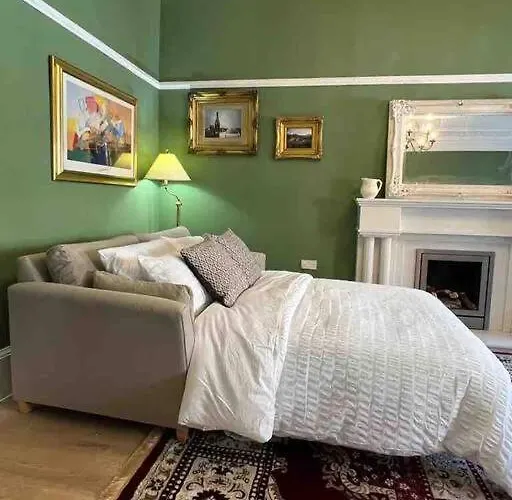 Luxury Victorian Spacious Flat