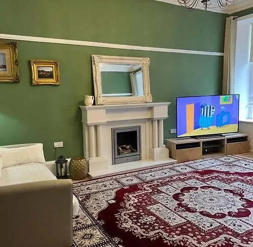 Luxury Victorian Spacious Flat Glasgow
