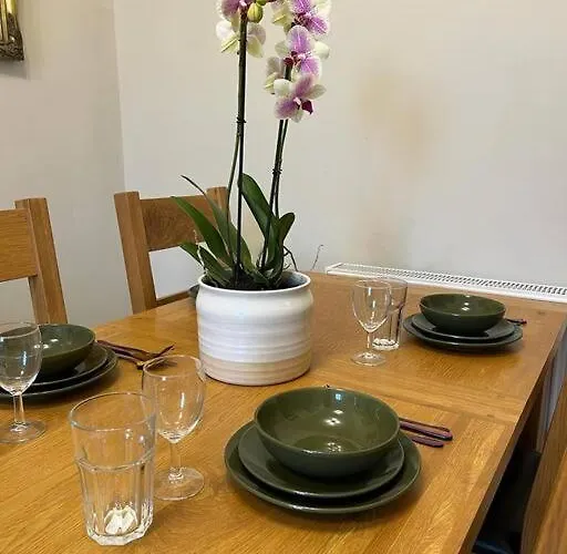 Luxury Victorian Spacious Flat