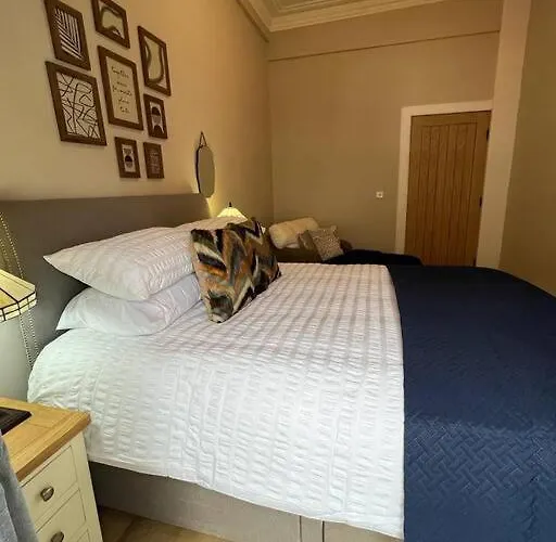 Luxury Victorian Spacious Flat * Glasgow