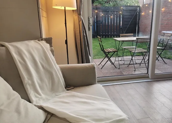 アパート Peaceful House In The Heart Of City, Close To Queen Elizabeth Hospital And Govan Subway, Free Private Parking *