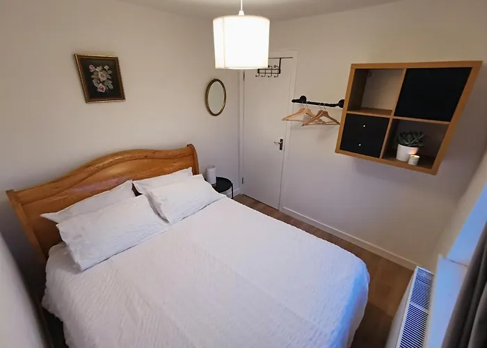 Peaceful House In The Heart Of City, Close To Queen Elizabeth Hospital And Govan Subway, Free Private Parking Apartman *