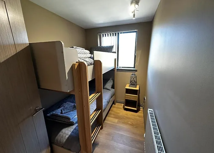 Spacious 3-bedroom On Country Estate Near - Sleeps 6 Glasgow