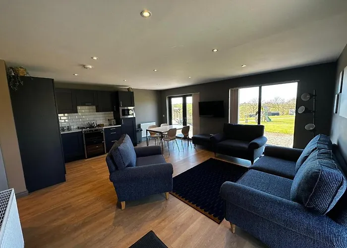 Apartment Spacious 3-bedroom On Country Estate Near - Sleeps 6 Glasgow