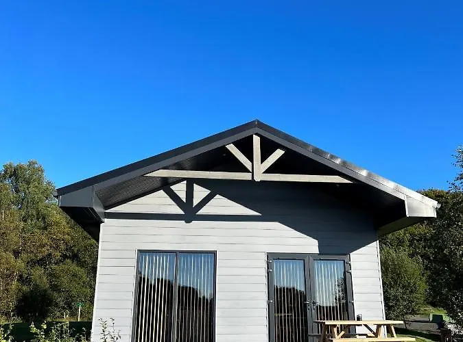 Spacious 3-bedroom On Country Estate Near - Sleeps 6 Apartament