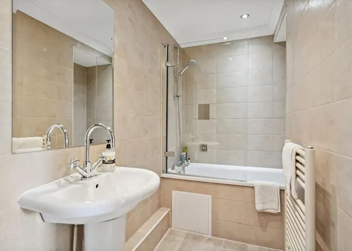1 Bed Blythswood Flat *