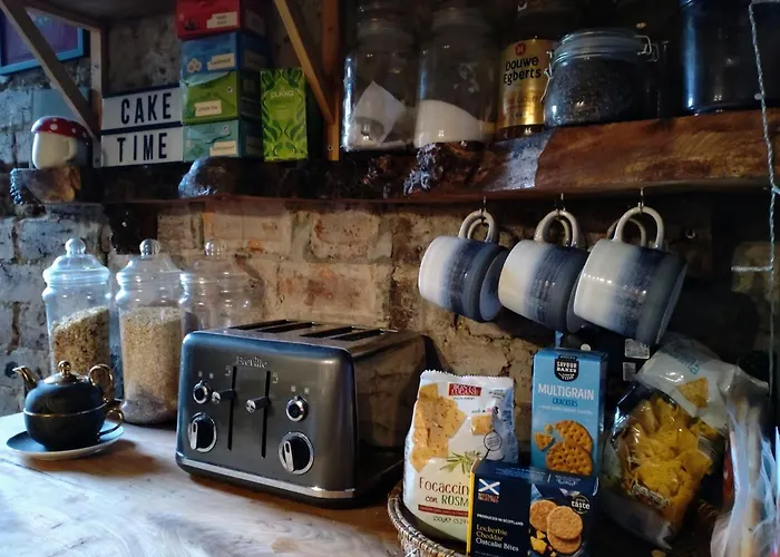 Large Cosy In G3 Glasgow