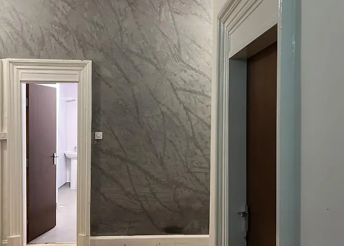 Large 3 Bed Apt Close To City, Ovo Hydro And Ibrox Stadium *