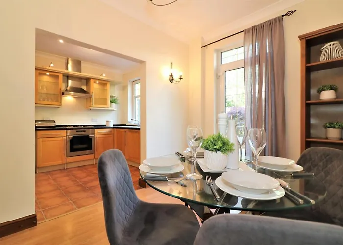 Signature - Lincoln View גלאזגו