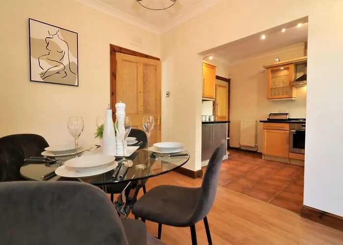 Signature - Lincoln View גלאזגו