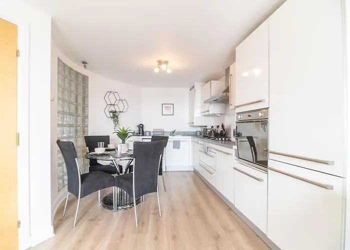 Luxury Riverview Centre 2