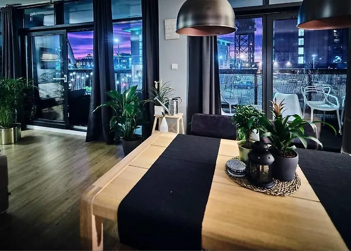 Glasgow, Finnieston Luxury 2 Bed With Parking, E-check In, Hi-fi * Glasgow