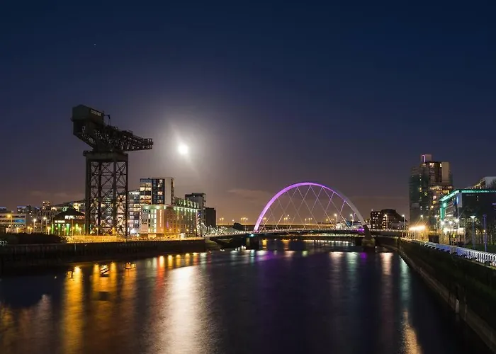 Glasgow, Finnieston Luxury 2 Bed With Parking, E-check In, Hi-fi