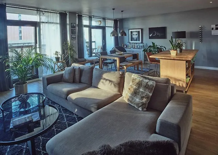 Glasgow, Finnieston Luxury 2 Bed With Parking, E-check In, Hi-fi