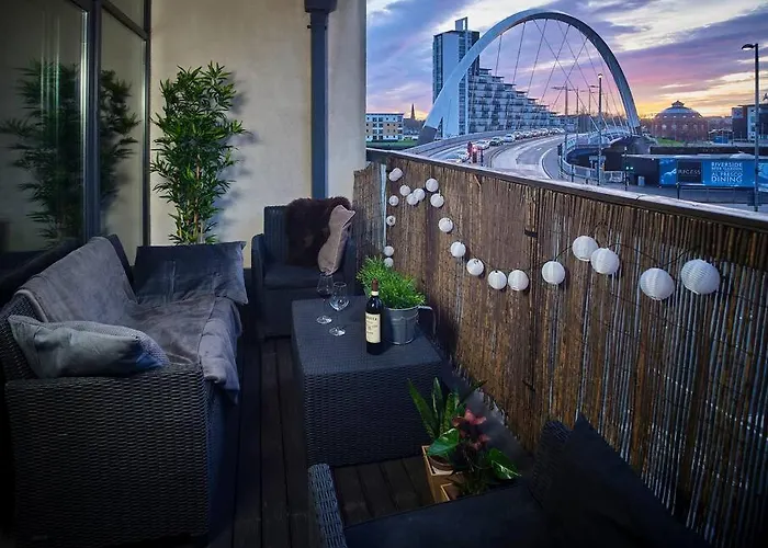 Glasgow, Finnieston Luxury 2 Bed With Parking, E-check In, Hi-fi דירה *