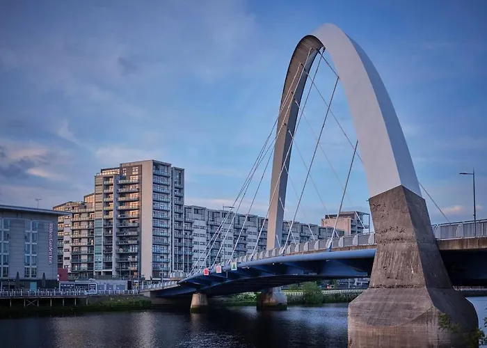 Glasgow, Finnieston Luxury 2 Bed With Parking, E-check In, Hi-fi