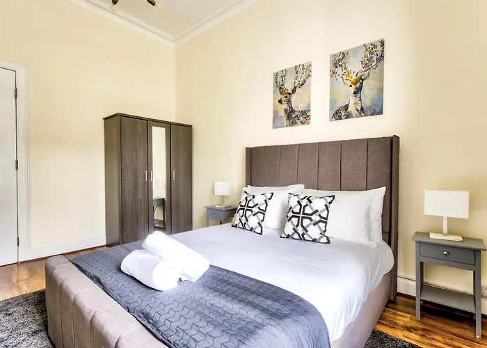 Stunning 5 Bedroom Apt, Close To Centre, Sec, Hydro And Motorway Apartment Glasgow