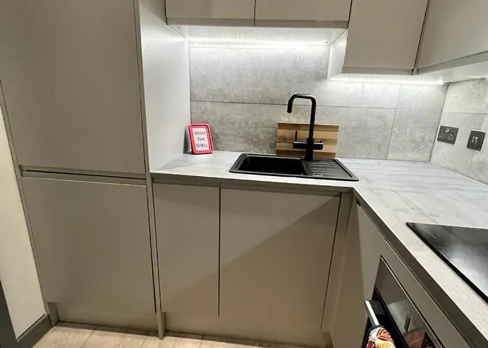 1 Bed In West End * Glasgow