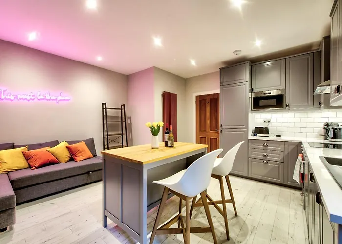 Stylish & Spacious 3 Bedroom In Finnieston, West End Appartement