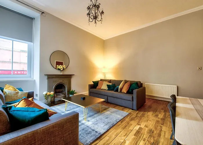 Stylish & Spacious 3 Bedroom In Finnieston, West End *