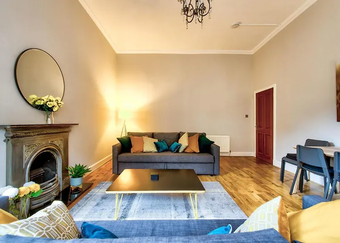 Stylish & Spacious 3 Bedroom In Finnieston, West End *