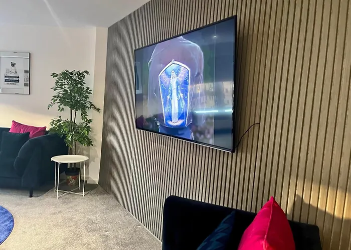 Glas Go Executive 2-bedroom Near Ovo Hydro Free Parking Apartman *